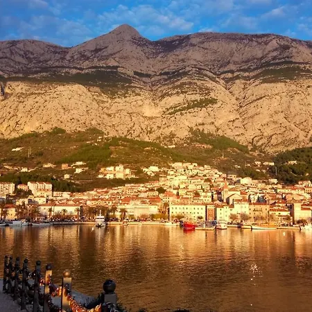 A Charming Oasis In The Center Apartment Makarska