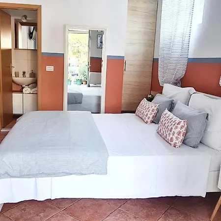A Charming Oasis In The Center Apartment *