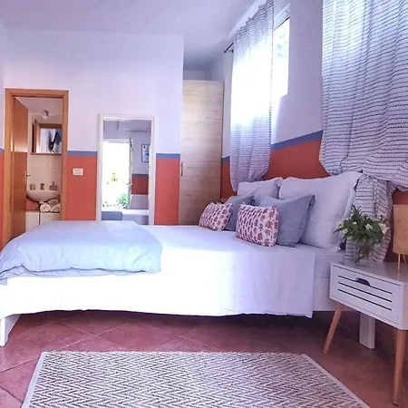 A Charming Oasis In The Center Apartment Makarska