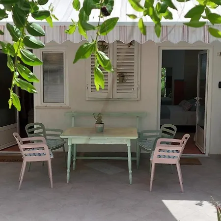 Apartment A Charming Oasis In The Center *