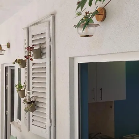 Apartment A Charming Oasis In The Center Makarska